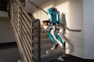 Amazon Begins Training Humanoid 'Digit' Robots for Warehouse Operations