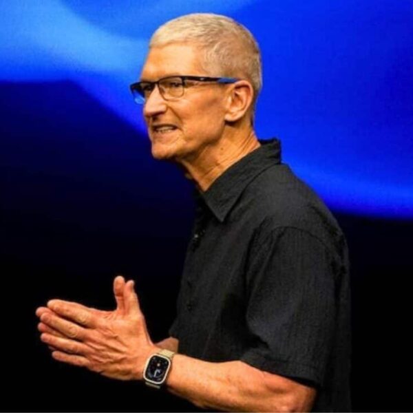Tech Giants Propose Smartphone Replacements; Apple Sticks to Evolution