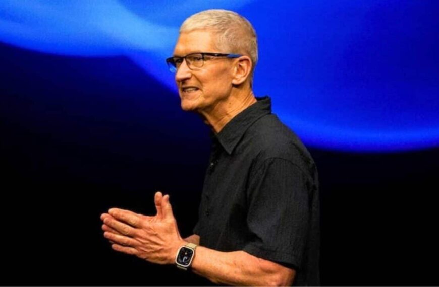 Tech Giants Propose Smartphone Replacements; Apple Sticks to Evolution