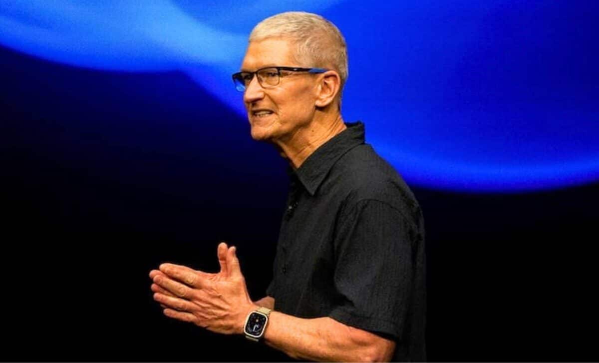 Tech Giants Propose Smartphone Replacements; Apple Sticks to Evolution