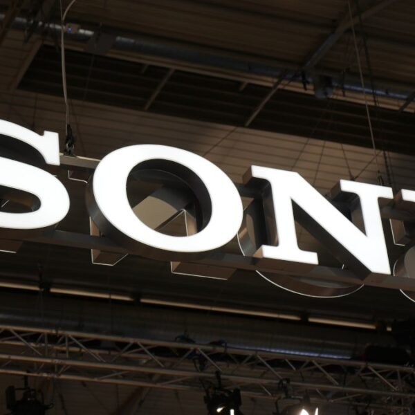 Sony to Outsource Flagship Xperia Smartphone Manufacturing