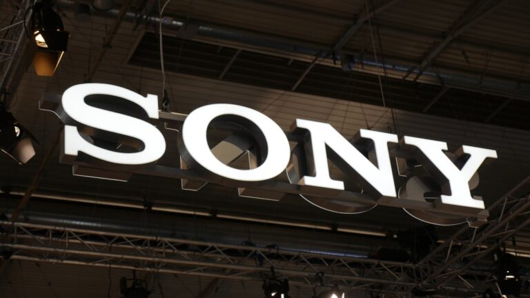 Sony to Outsource Flagship Xperia Smartphone Manufacturing