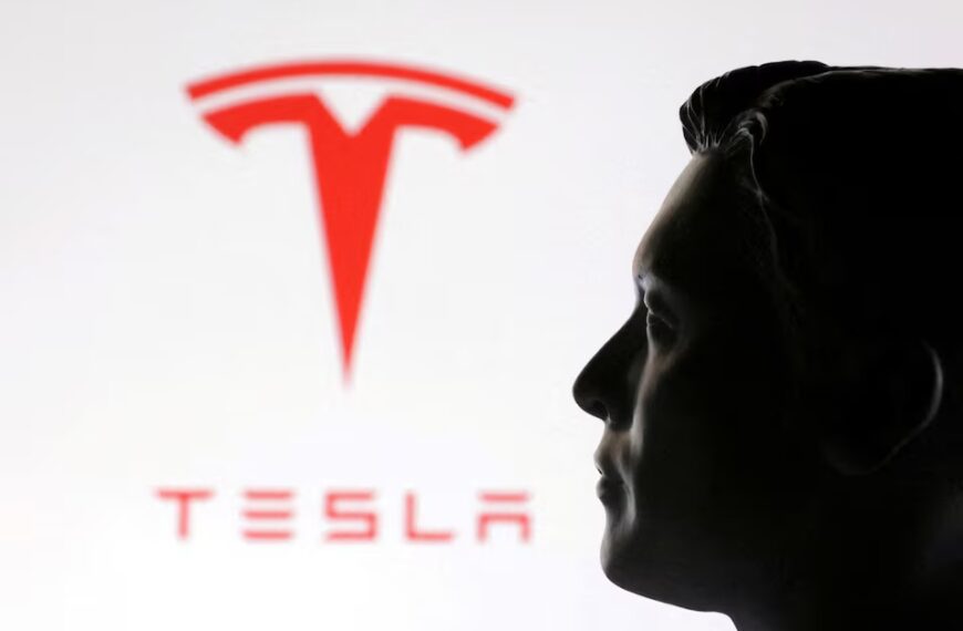 Tesla Stock Climbs Following Politico Report of Musk-White House Discussions